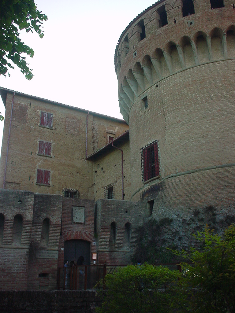 the wine cellar is just through that door